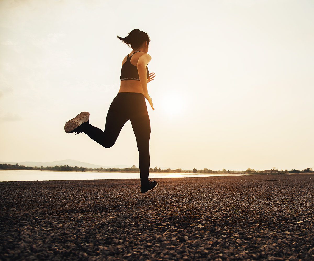 Jeune femme runner